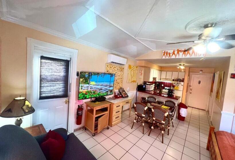 带大床的标准工作室, Villa Sinclair Beach Suites And Spa