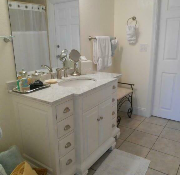 غرفة قياسية سرير ملكى, Windemere Inn By The Sea