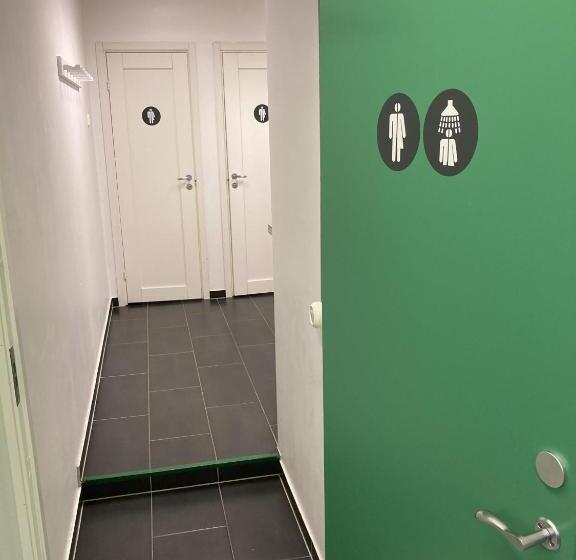 Camera Standard, Winstrup Hostel