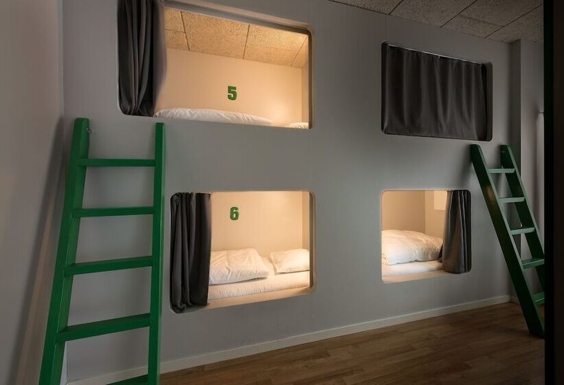 Camera Standard, Winstrup Hostel