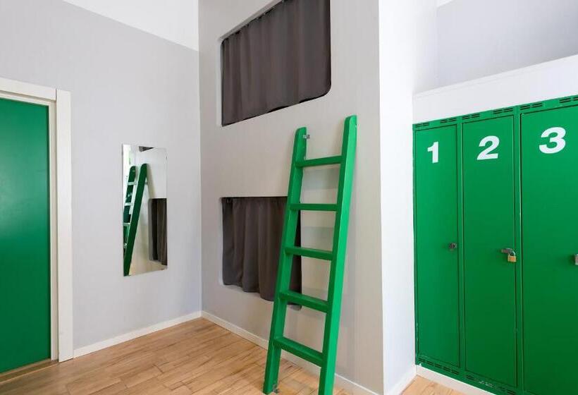 Camera Standard, Winstrup Hostel