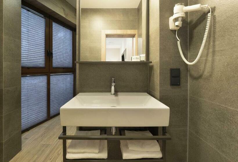 شقة غرفة واحدة, Wojciech