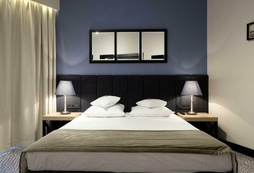 شقة غرفة واحدة, Wojciech