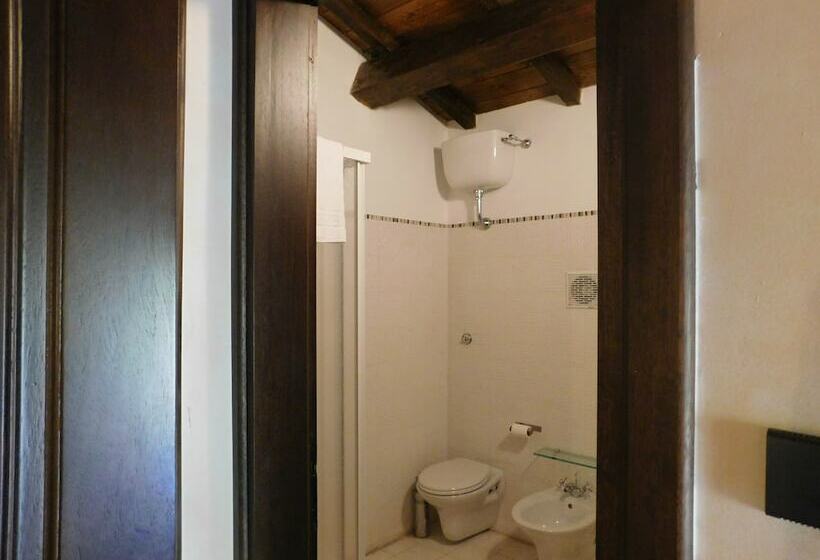 جناح إدارى, La Locanda Sul Lago