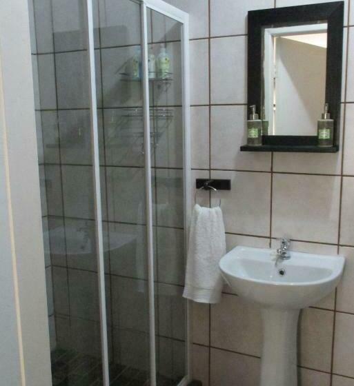 Номер Стандарт, Ukarimu Guest House