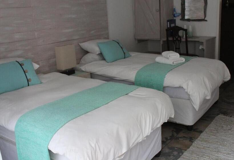 Номер Стандарт Трехместный, Ukarimu Guest House