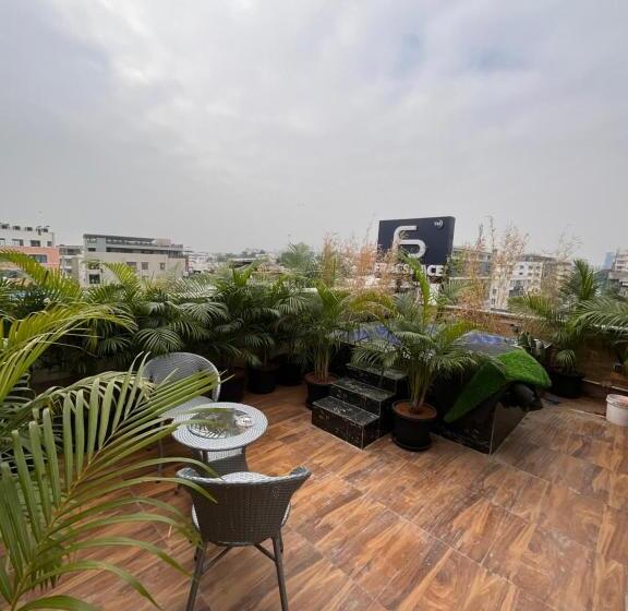 Suite, Bunk N Beyond