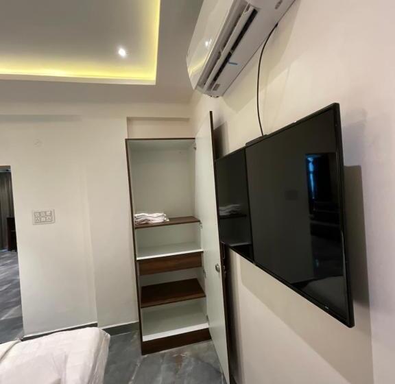 Suite, Bunk N Beyond
