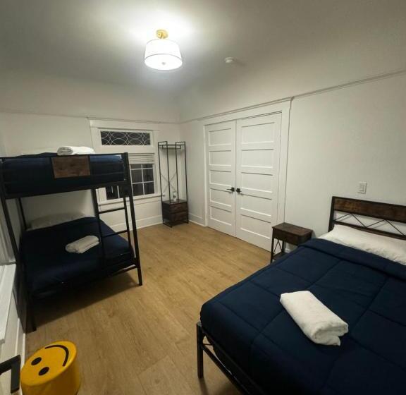 سرير فى غرفة مشتركه, Usc University Koreatown Olympic Pico