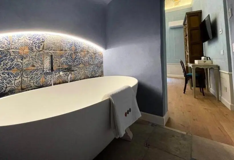 اتاق لوکس با تخت بزرگ, Heritage Collection Palermo B&b