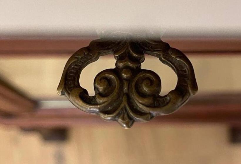 اتاق لوکس با تخت بزرگ, Heritage Collection Palermo B&b