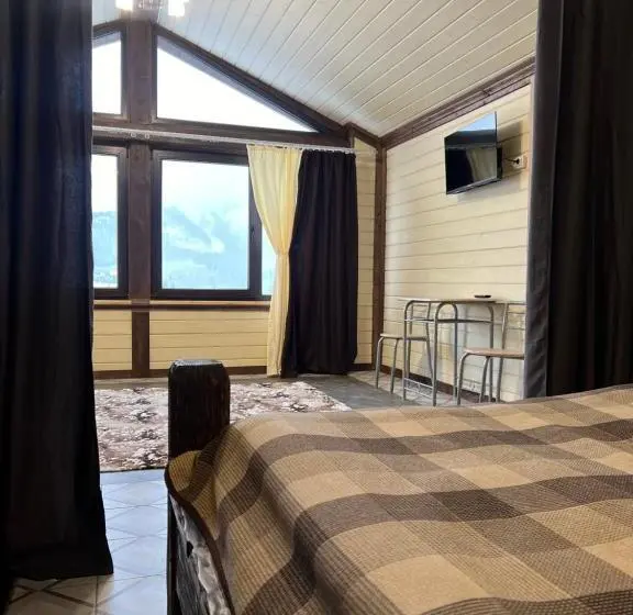 デラックスの４人部屋, готельно ресторанний комплекс кичера
