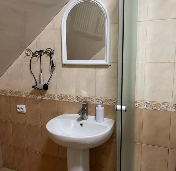 4인용 스탠다드 룸, готельно ресторанний комплекс кичера