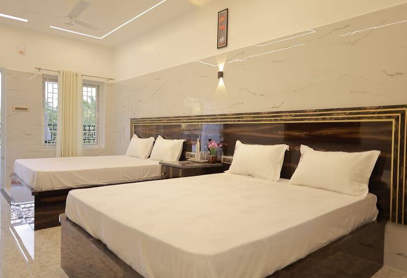 Семейный Номер, Cyril