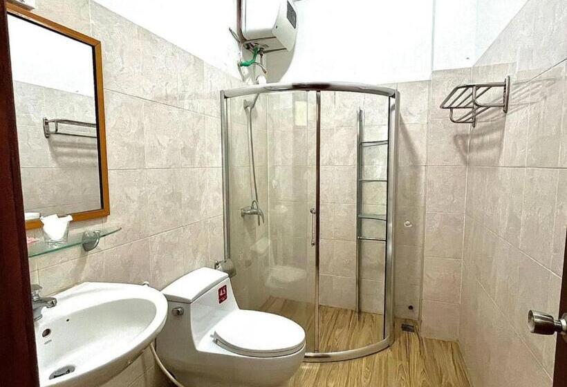 高级三人间, Hong Pep