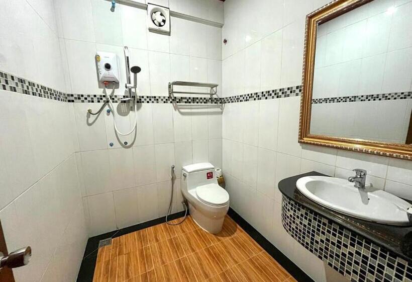 豪华房间, Hong Pep