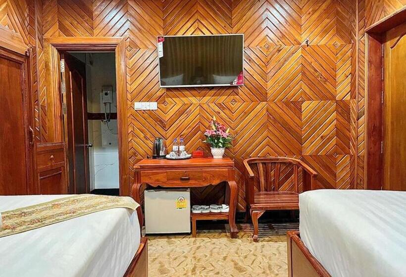 豪华房间, Hong Pep