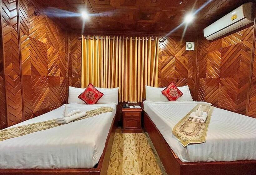 豪华房间, Hong Pep