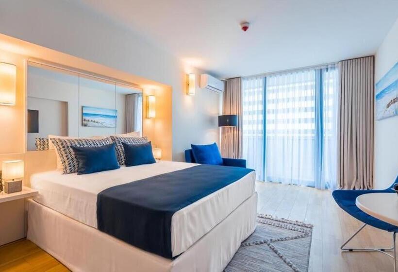 اتاق لوکس با چشم‌انداز دریا, Orbi City Apart