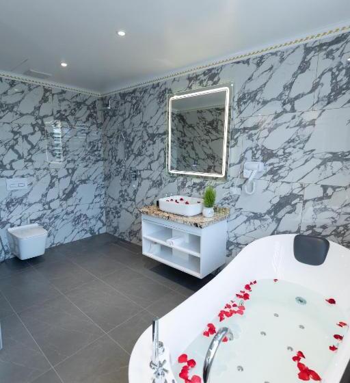 اتاق استاندارد با تخت بزرگ, Royal Dương Nội