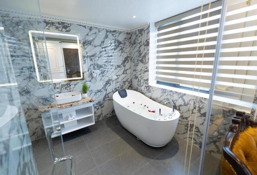 اتاق استاندارد با تخت بزرگ, Royal Dương Nội