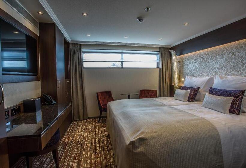 اتاق عادی, Ship Ms Oscar Wilde