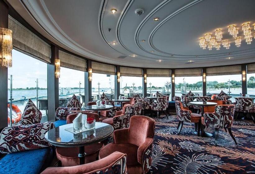 سوییت سوپریور, Ship Ms Oscar Wilde