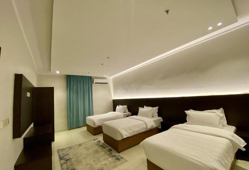 סטודיו משפחתי, Zomrud Al Morouj