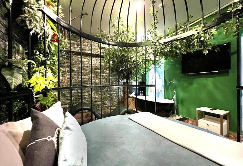 سوئیت با وان آب گرم, Loove Hotel   Khách Sạn Tình Yêu