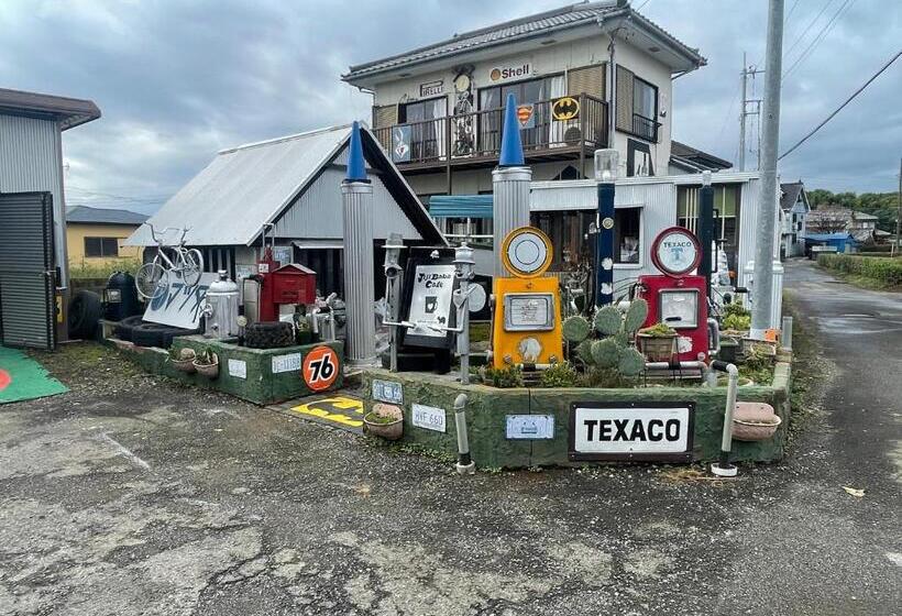 غرفة قياسية, Jiji Baba House