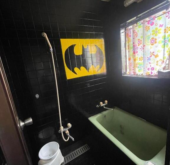 غرفة قياسية, Jiji Baba House