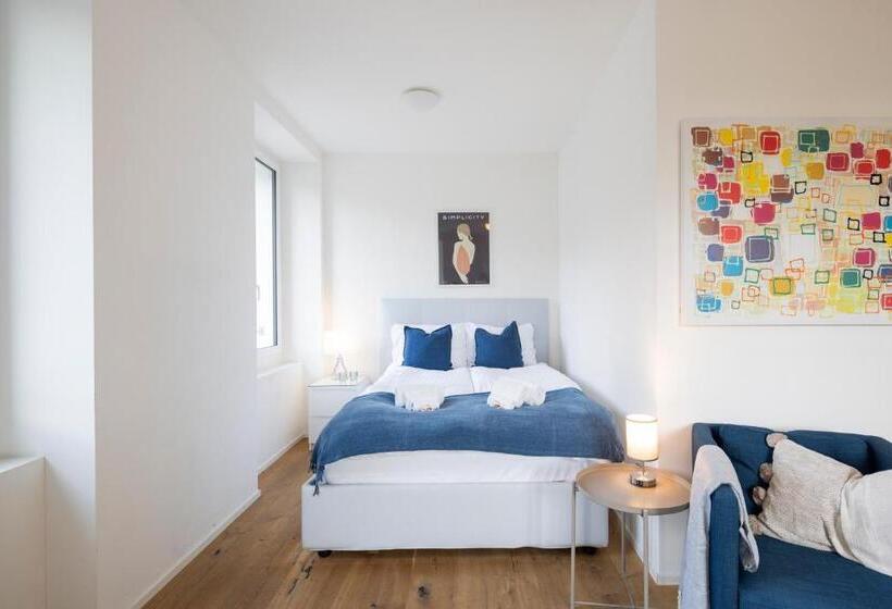 استودیوی سوپریور, Stayy The River Contactless Check In