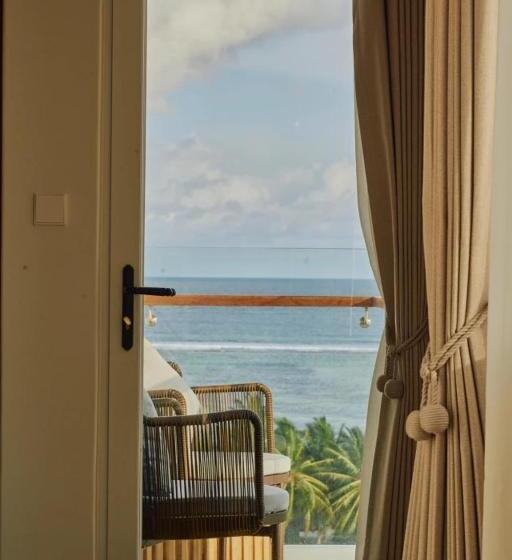 اتاق لوکس با چشم‌انداز دریا, Stone Hotels Dhiffushi