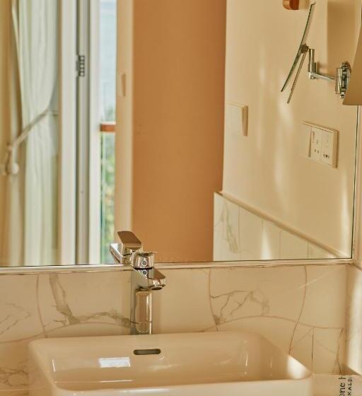 اتاق لوکس خانوادگی, Stone Hotels Dhiffushi