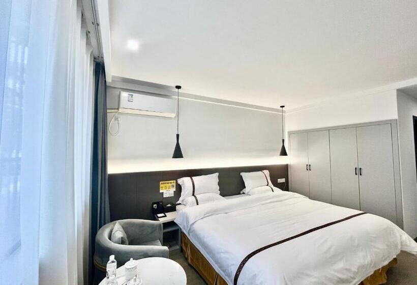 带大床的豪华间, Tianshui Times Hotel Zhangjiagang