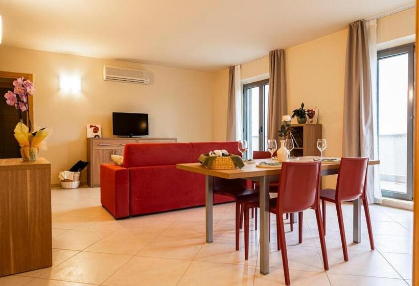 סוויטה דלוקס, Tuscasì Apart