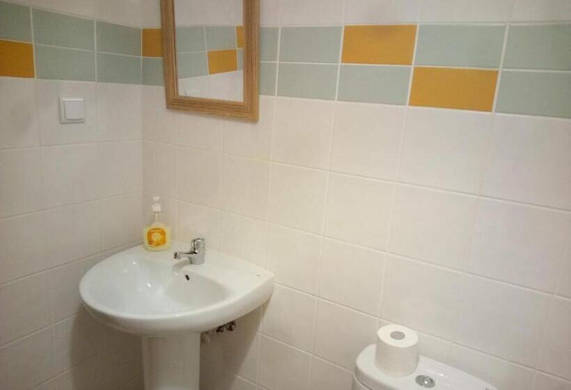 Номер Стандарт, Costa S Lodging, 5min To The Airport, Shared Room For 2 People, Shuttle Service Available