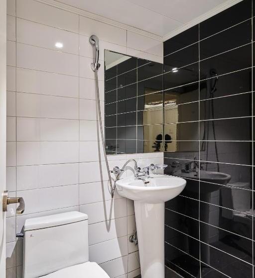 اتاق استاندارد, Life In Insa