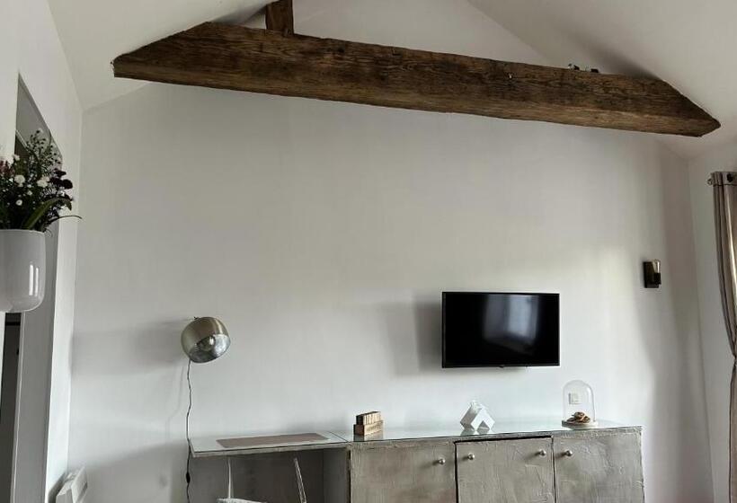 Номер Стандарт Вид на Сад, Château Du Beugnon