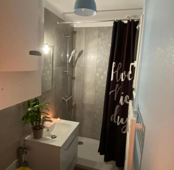 패밀리 방갈로, Maisonnette Rurale De Charme