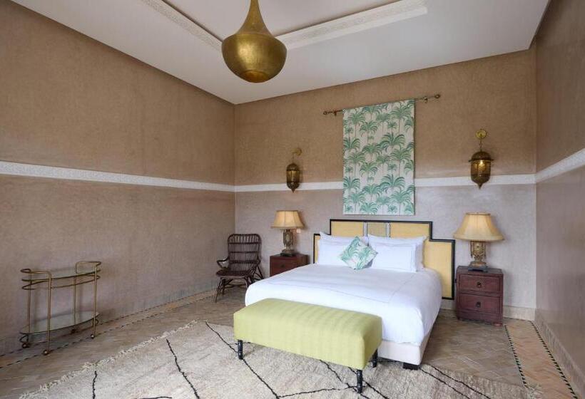 اتاق استاندارد, The Levantine