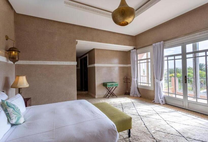 اتاق استاندارد, The Levantine