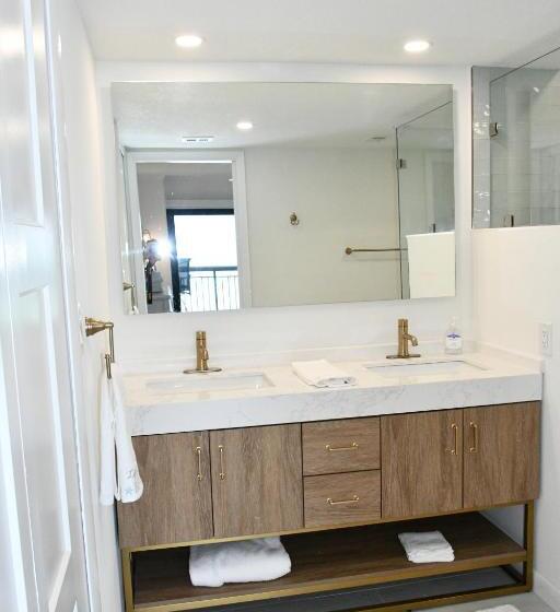 شقة غرفة واحدة مطلة على البحر, Breathtaking Views Beach Condo   Sleeps 8!