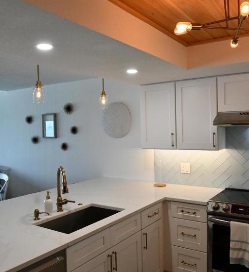 Апартаменты 1 Спальня Вид на Море, Breathtaking Views Beach Condo   Sleeps 8!