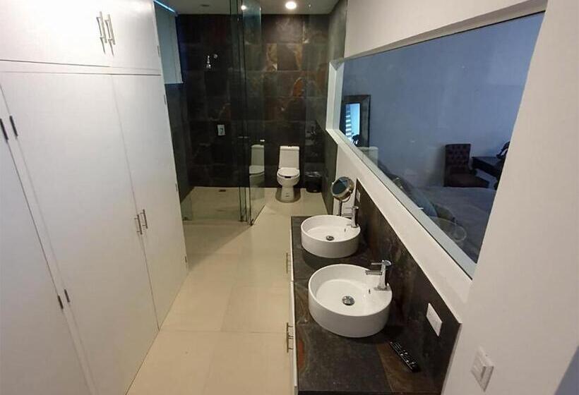 סוויטת ג'וניור, Boutique Quince & 15