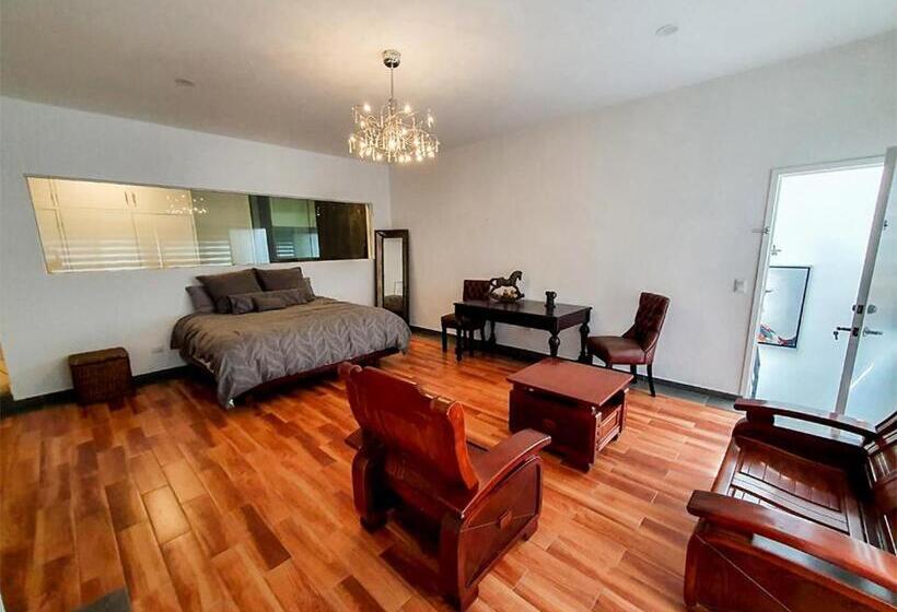 סוויטת ג'וניור, Boutique Quince & 15