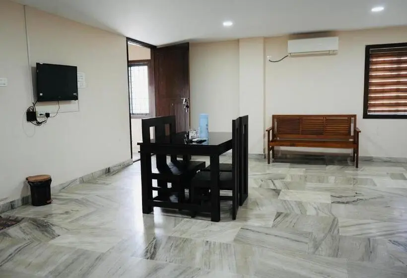 Perhehuone, Kalanad Residency