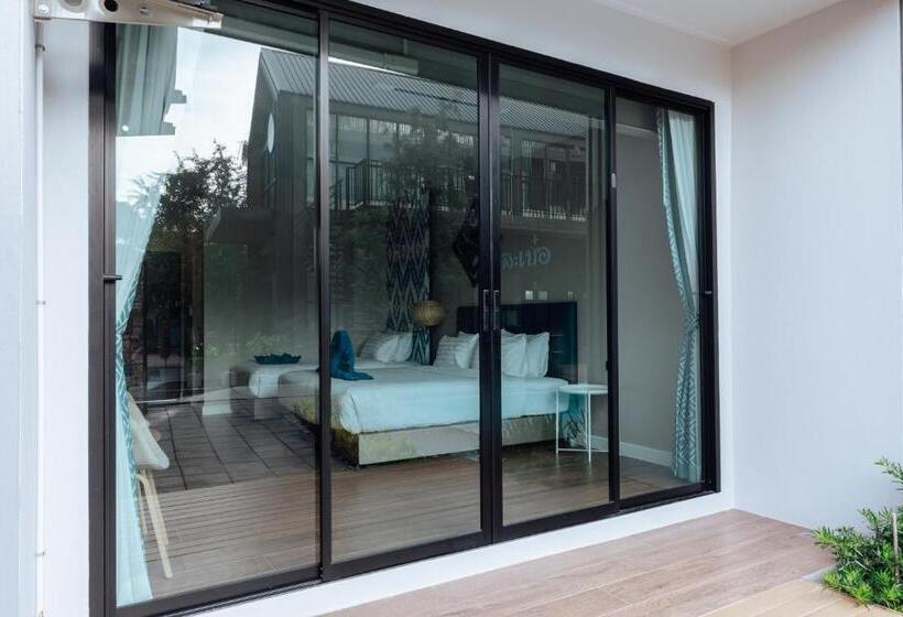 חדר סטנדרט לשלושה עם נוף לבריכה, Phu Sakon Ville