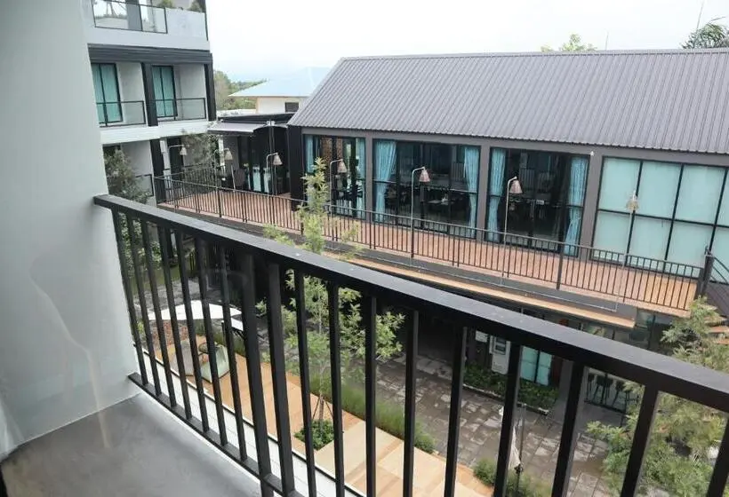 バルコニー付きシングルスタンダードルーム, Phu Sakon Ville