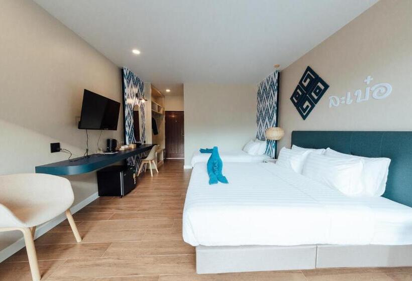 חדר סטנדרט לשלושה עם נוף לבריכה, Phu Sakon Ville